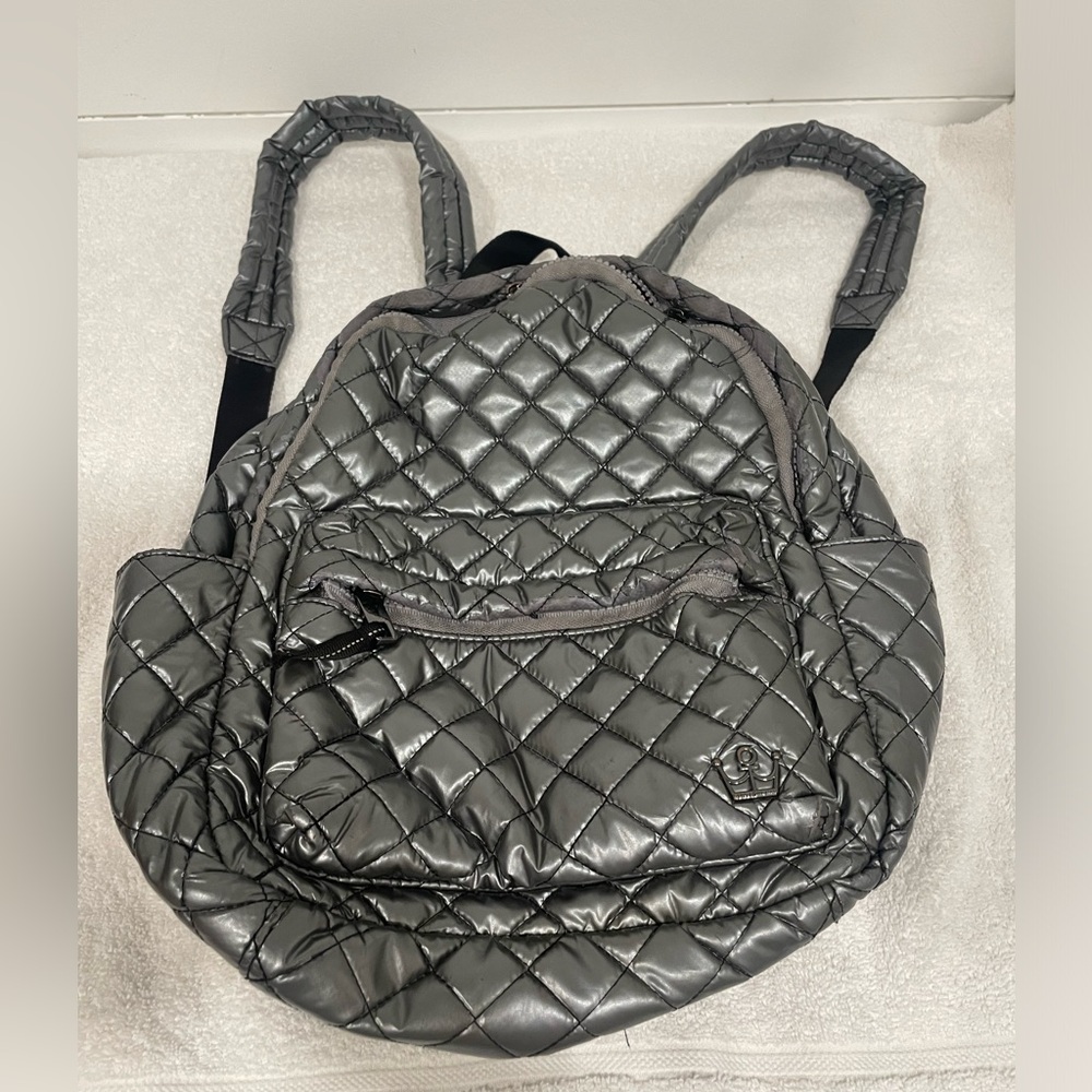 Oliver Thomas 24-7 Tablet Backpack in metallic silver.